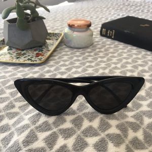 [3 for $10] LIKE NEW cat eye RIRI WAVE97